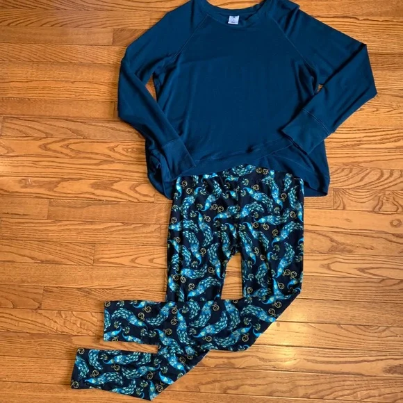 2 piece LOT- Comfy buttery soft women’s lot. - Picture 8 of 9